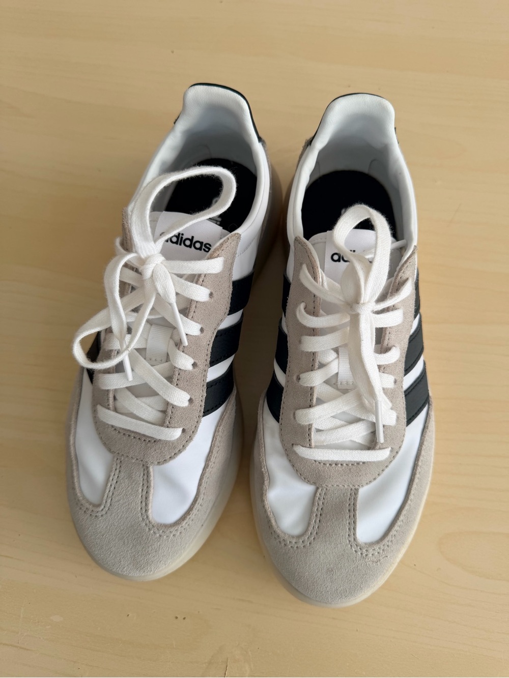 Adidas women sz 7 White and Black Runner Sneakers